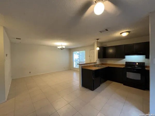 $995 | 8869 Meadow Trace Street, San Antonio, TX 78250