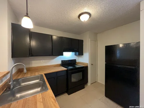 $995 | 8869 Meadow Trace Street, San Antonio, TX 78250