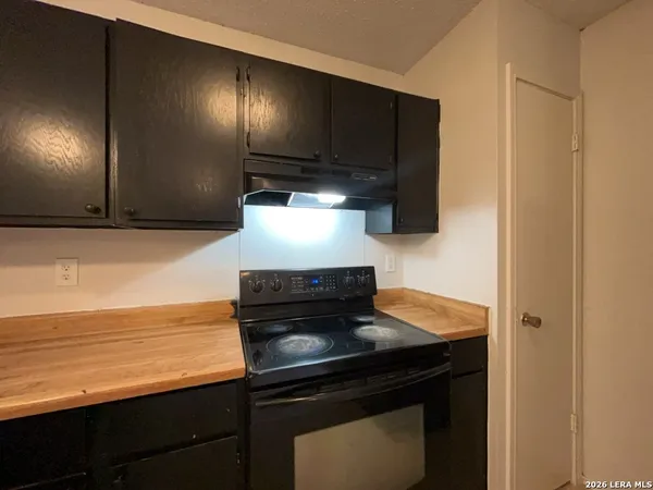 $995 | 8869 Meadow Trace Street, San Antonio, TX 78250