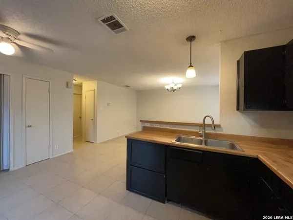 $995 | 8869 Meadow Trace Street, San Antonio, TX 78250