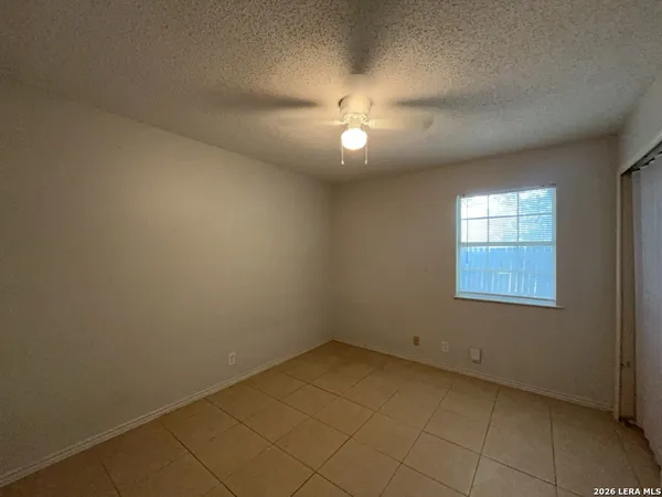 $995 | 8869 Meadow Trace Street, San Antonio, TX 78250