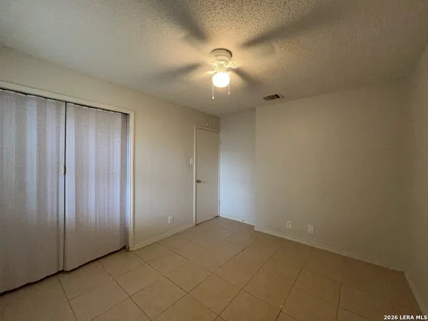 $995 | 8869 Meadow Trace Street, San Antonio, TX 78250