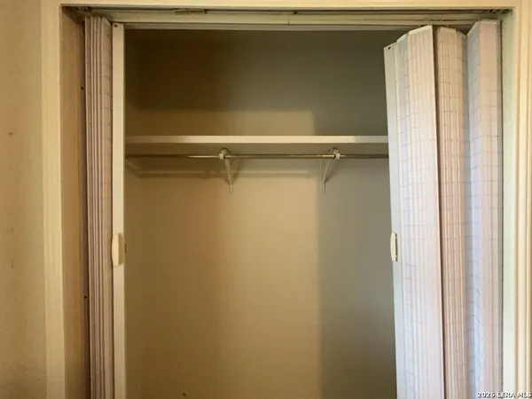 $995 | 8869 Meadow Trace Street, San Antonio, TX 78250