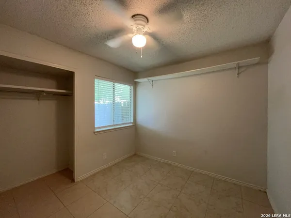 $995 | 8869 Meadow Trace Street, San Antonio, TX 78250