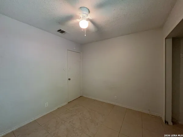 $995 | 8869 Meadow Trace Street, San Antonio, TX 78250