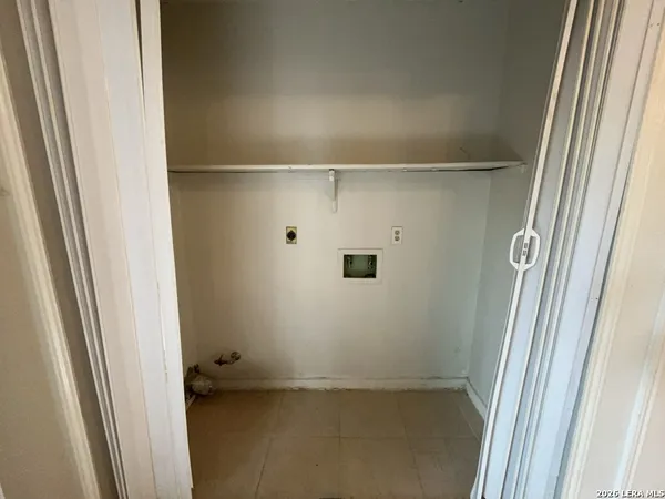 $995 | 8869 Meadow Trace Street, San Antonio, TX 78250