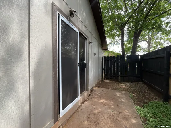 $995 | 8869 Meadow Trace Street, San Antonio, TX 78250