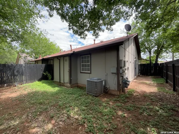 $995 | 8869 Meadow Trace Street, San Antonio, TX 78250
