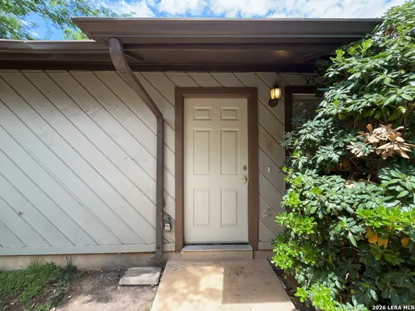 $995 | 8869 Meadow Trace Street, San Antonio, TX 78250