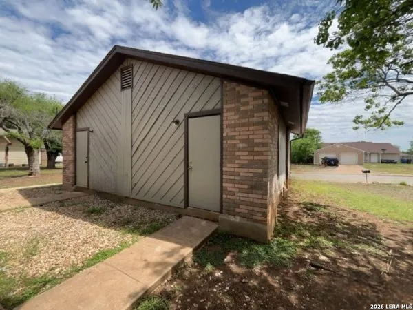 $995 | 8869 Meadow Trace Street, San Antonio, TX 78250