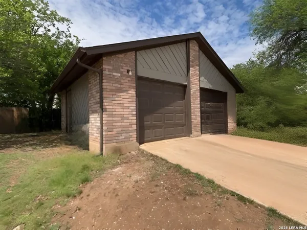 $995 | 8869 Meadow Trace Street, San Antonio, TX 78250