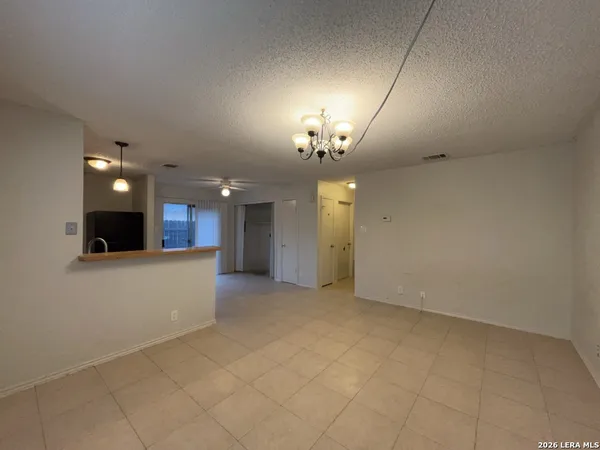 $995 | 8869 Meadow Trace Street, San Antonio, TX 78250