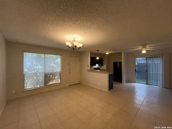 $995 | 8869 Meadow Trace Street, San Antonio, TX 78250