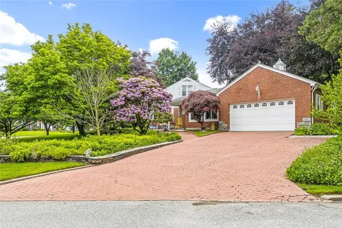 $1,275,000 | 133 Tupelo Hill Drive, Cranston, RI 02920