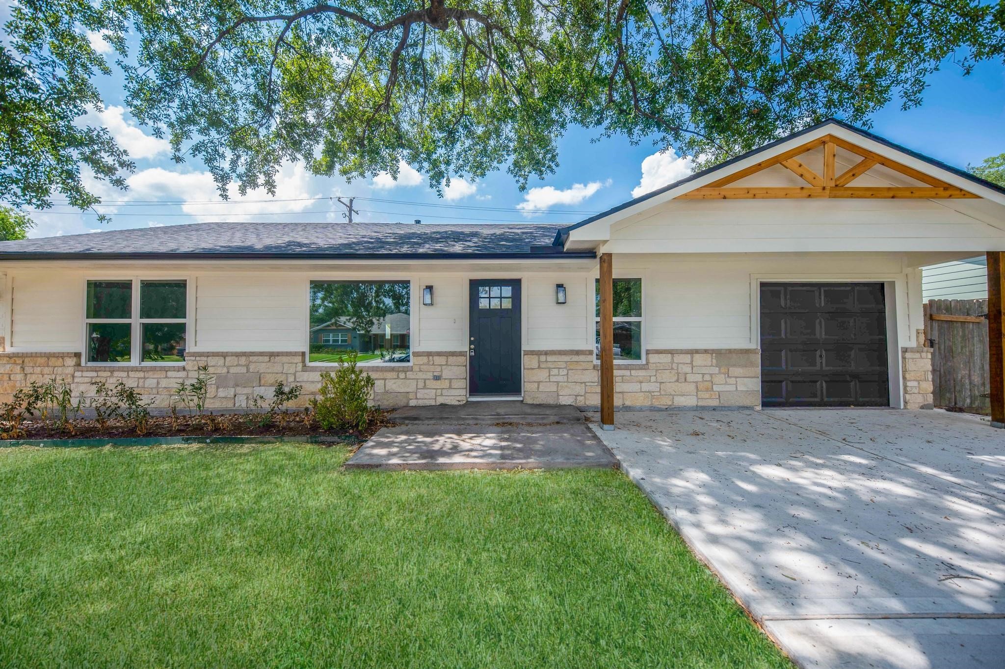 5221 Libbey Drive Houston, TX 77092 - Photo 3 of 31