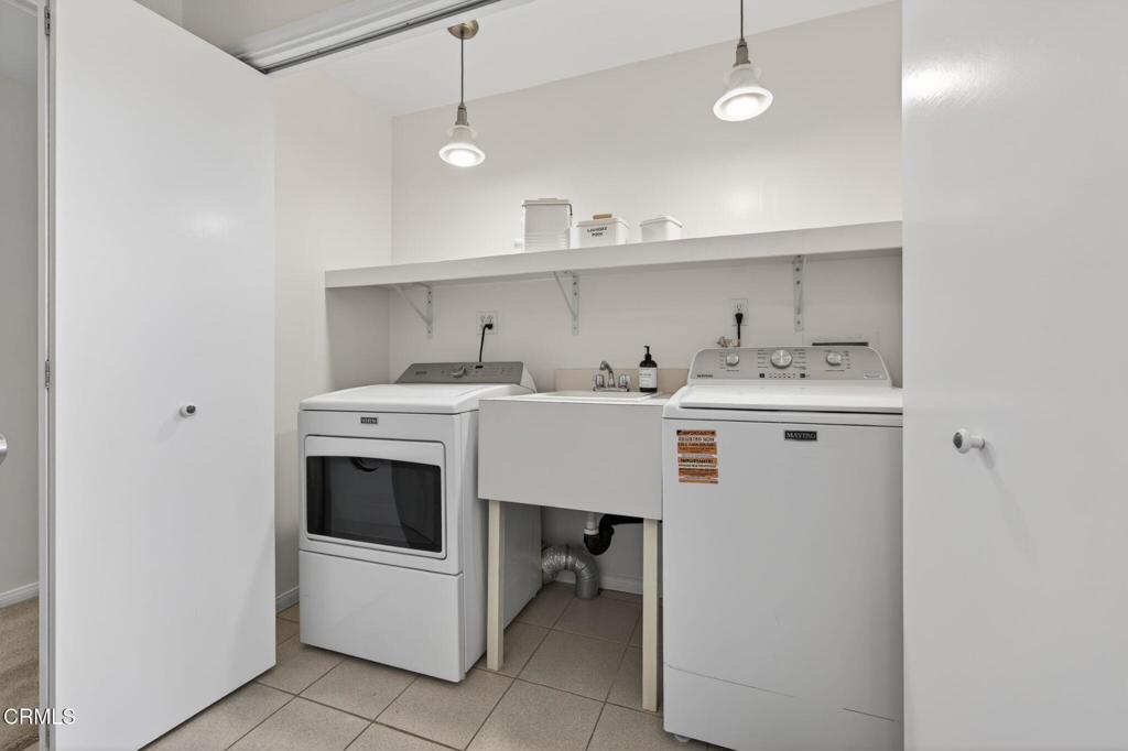 98 Howard Avenue Oak View, CA 93022 - Photo 32 of 72 a utility room with washer and dryer