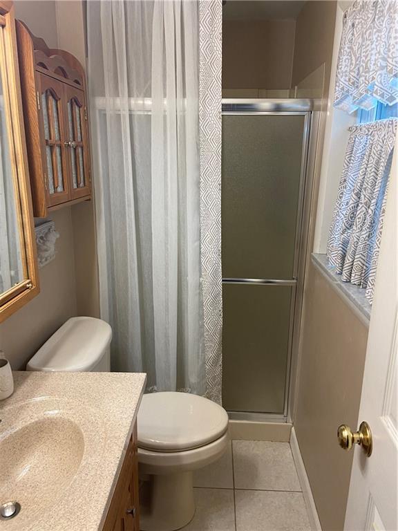 1421 Mayview Road Pittsburgh, PA 15241 - Photo 12 of 25 The en suite private Full Bath is steps away.