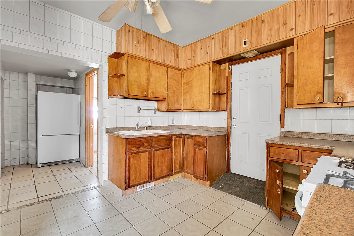 321 West 114th Street Chicago, IL 60628 - Photo 11 of 30