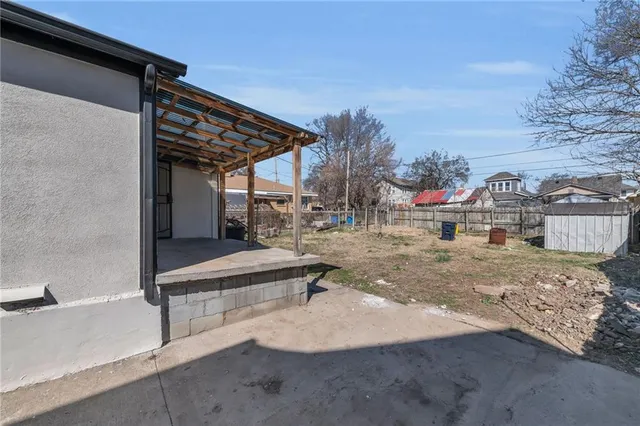 $1,295 | 5208 East 8th Street, Unit 1, Kansas City, MO 64124