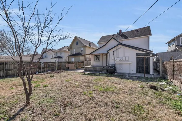 $1,295 | 5208 East 8th Street, Unit 1, Kansas City, MO 64124