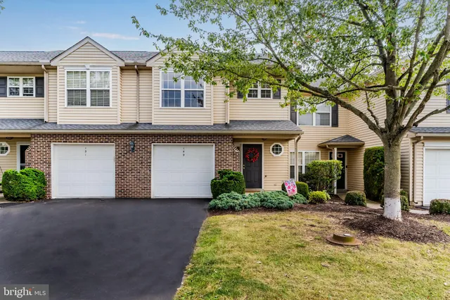 a front view of house with yard