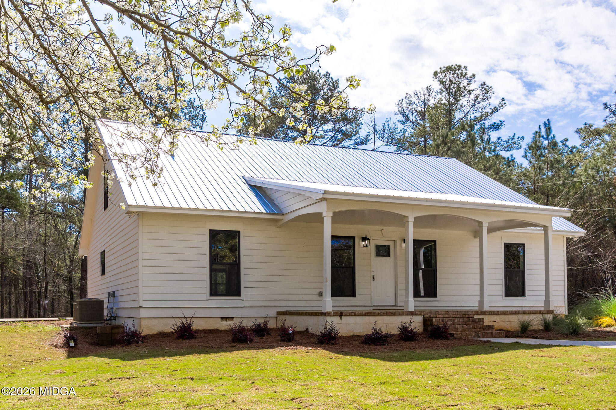 137 Buck Road Gray, GA 31032 - Photo 2 of 35 a front view of a house with yard