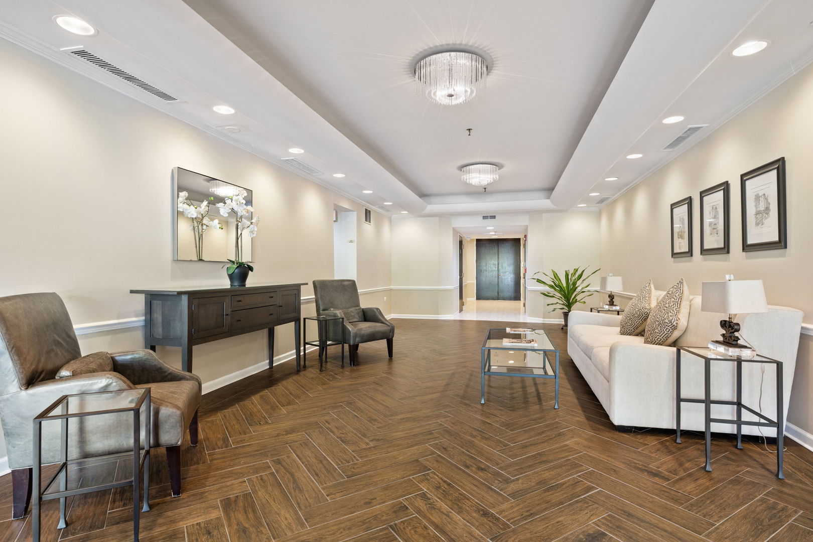 1140 Old Mill Road, Unit 201F Hinsdale, IL 60521 - Photo 3 of 26 Gallery Image 3