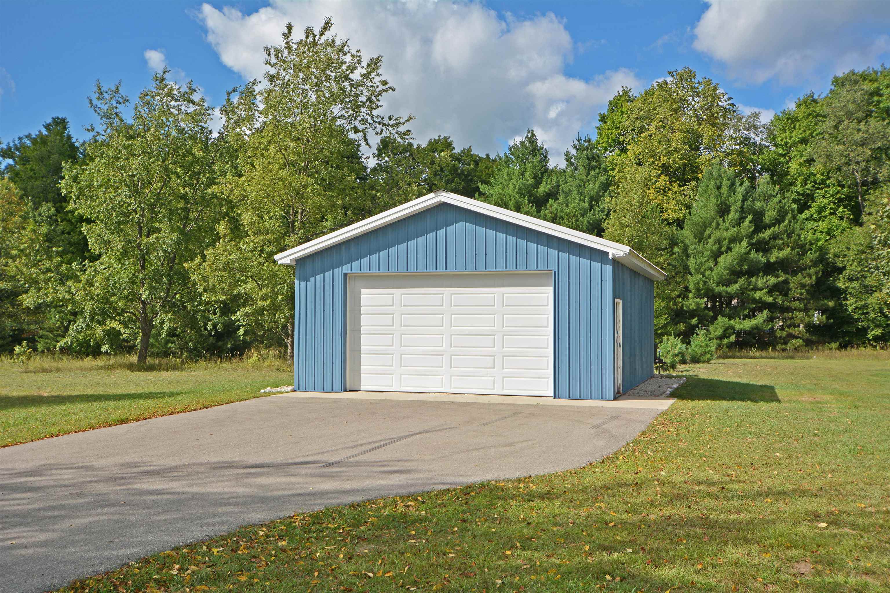 18808 West Maple Interlochen, MI 49643 - Photo 8 of 30 1904391-7.JPG