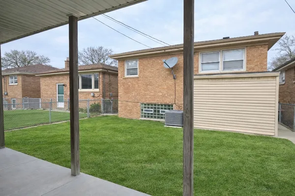 a view of a house with a backyard