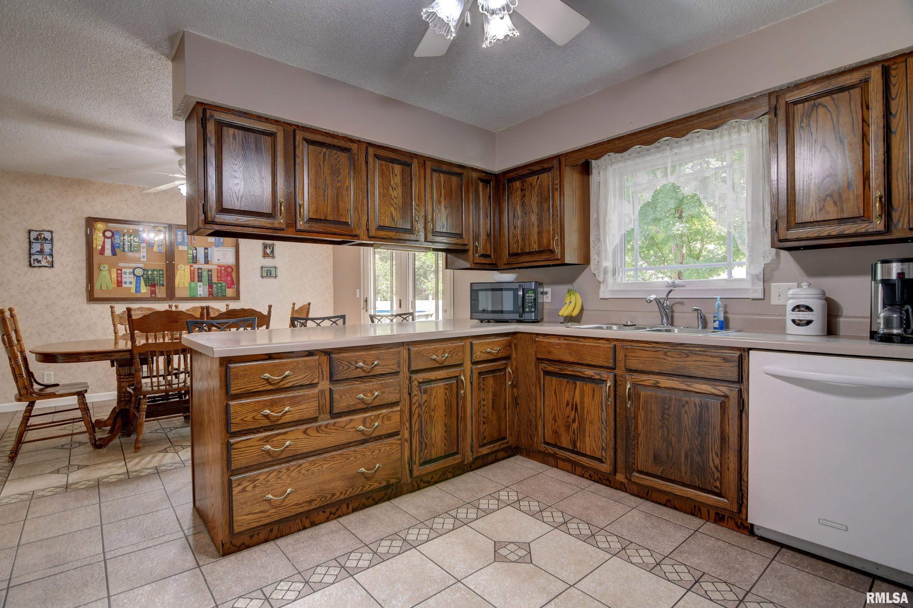 90 White Road Glenarm, IL 62536 - Photo 9 of 35 Gallery Image 9