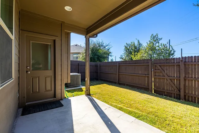 $1,900 | 2880 Donnell Drive, Unit 2702, Round Rock, TX 78664