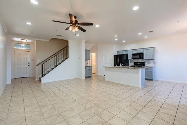 $1,900 | 2880 Donnell Drive, Unit 2702, Round Rock, TX 78664