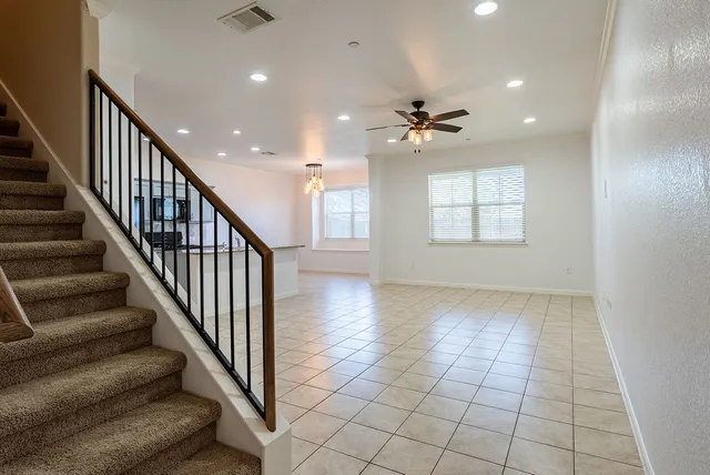 $1,900 | 2880 Donnell Drive, Unit 2702, Round Rock, TX 78664