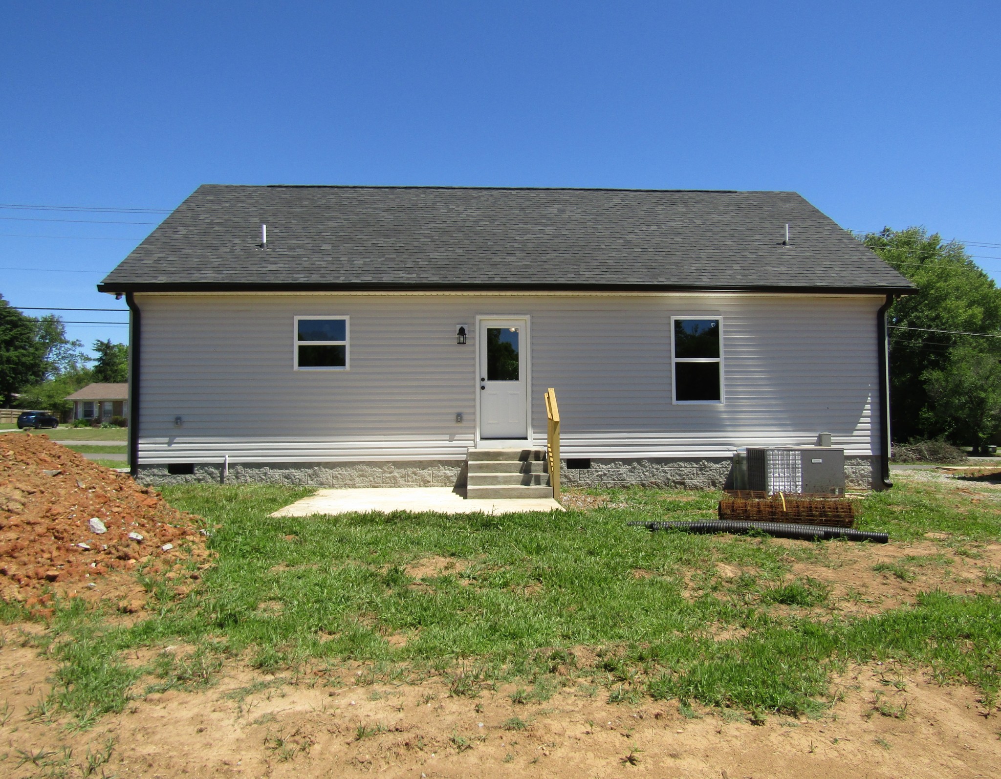 480 Crescent Factory Road Lawrenceburg, TN 38464 - Photo 2 of 14 a backyard of a house with table and chairs