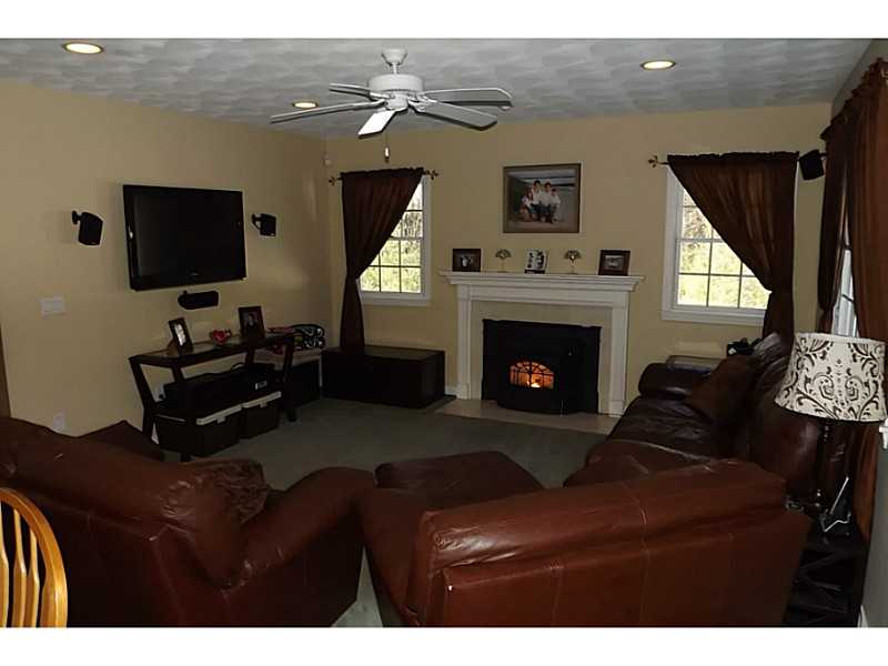 19 Angel Road Glocester, RI 02814 - Photo 5 of 23 Living Room.