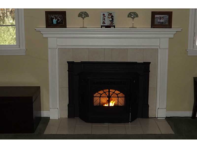 19 Angel Road Glocester, RI 02814 - Photo 7 of 23 Living Room.