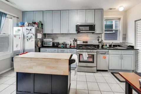 $700,000 | 2955 North Gresham Avenue, Chicago, IL 60618