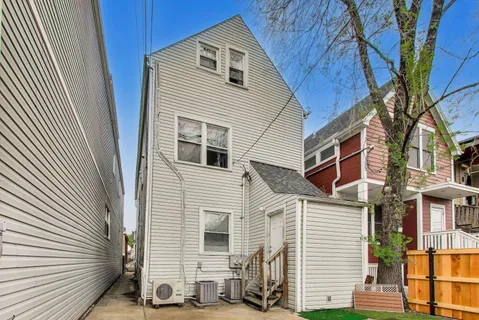 $700,000 | 2955 North Gresham Avenue, Chicago, IL 60618