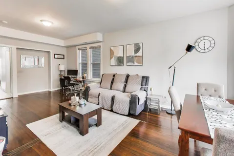 $700,000 | 2955 North Gresham Avenue, Chicago, IL 60618