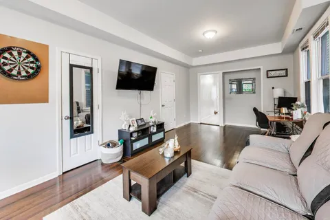 $700,000 | 2955 North Gresham Avenue, Chicago, IL 60618