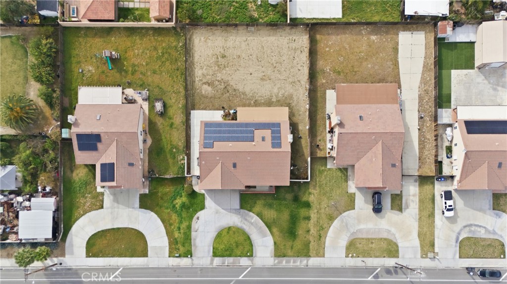 11368 Cactus Avenue Bloomington, CA 92316 - Photo 29 of 32 an aerial view of houses with outdoor space