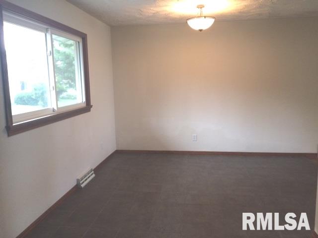 13820 140th Street West Taylor Ridge, IL 61284 - Photo 4 of 9