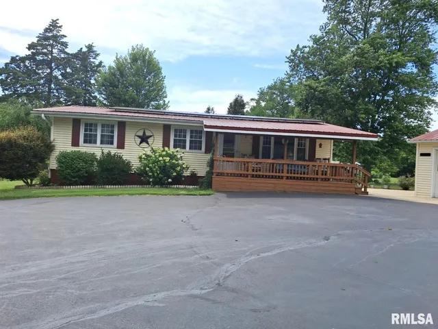 $179,900 | 757 West Locust Street, Canton, IL 61520