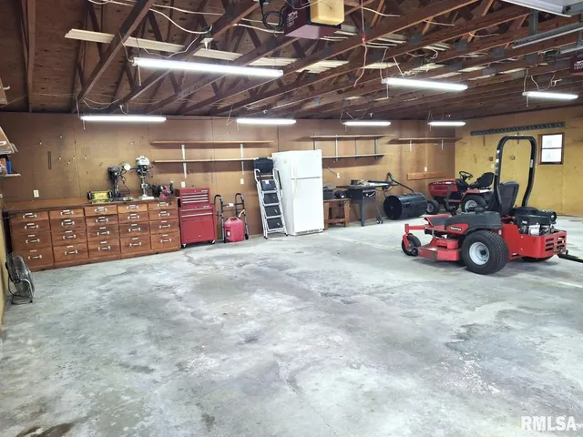 $179,900 | 757 West Locust Street, Canton, IL 61520