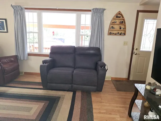 $179,900 | 757 West Locust Street, Canton, IL 61520