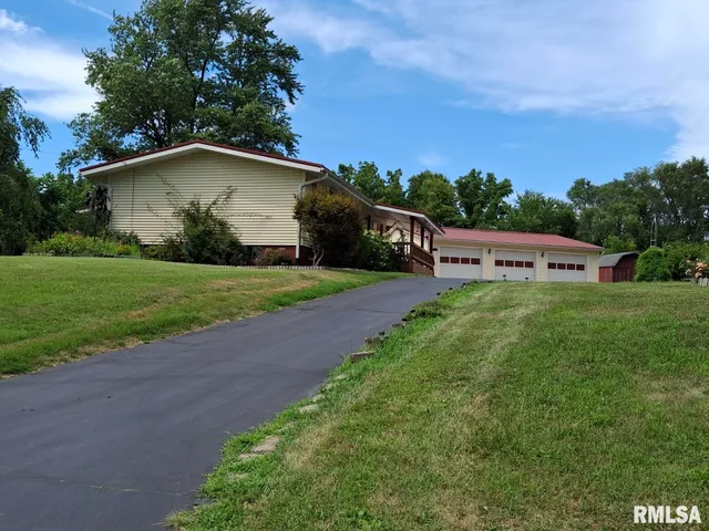 $179,900 | 757 West Locust Street, Canton, IL 61520