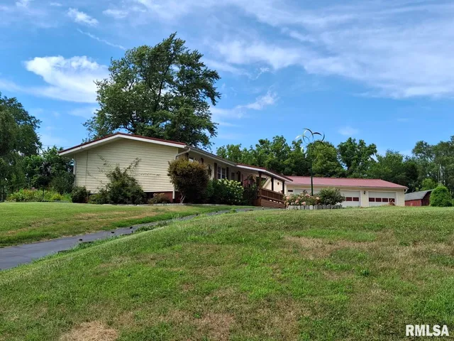 $179,900 | 757 West Locust Street, Canton, IL 61520