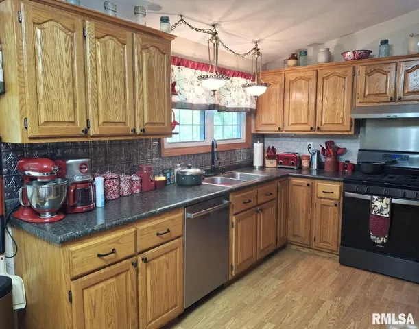 $179,900 | 757 West Locust Street, Canton, IL 61520