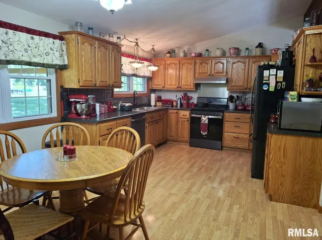 $179,900 | 757 West Locust Street, Canton, IL 61520