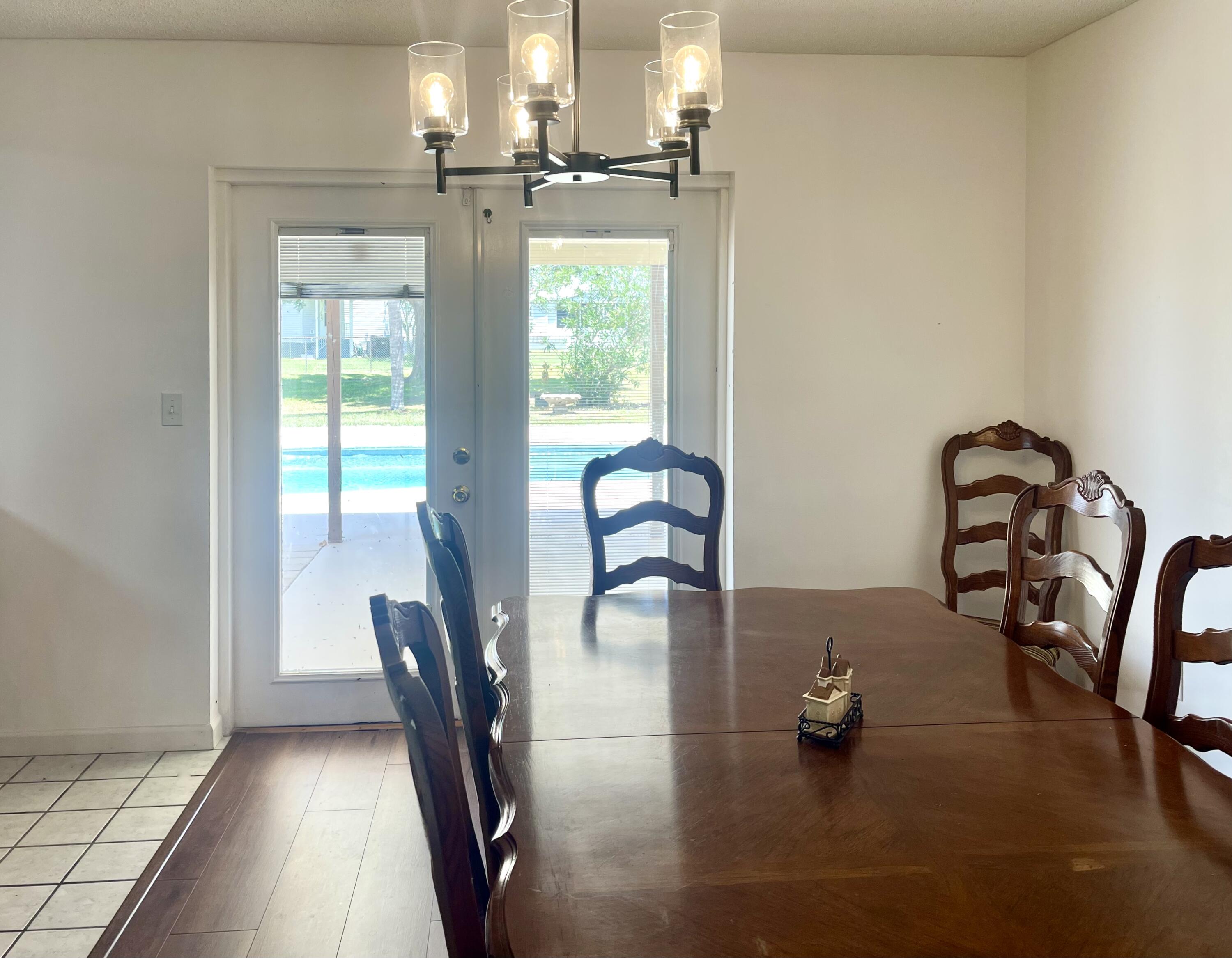 3856 Southwest 11th Avenue Okeechobee, FL 34974 - Photo 11 of 42 Dining Room
